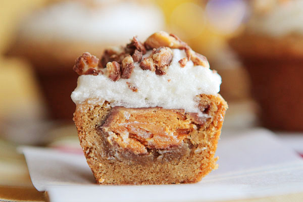 frosted candy bar stuffed cookie-cups
