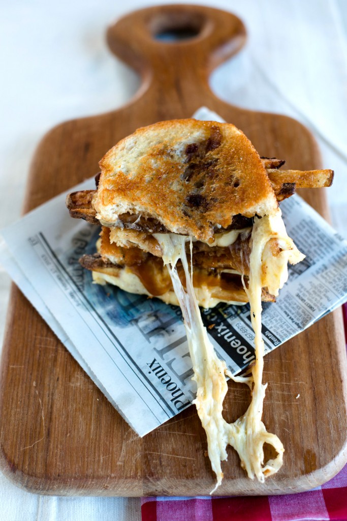 Poutine-Grilled-Cheese