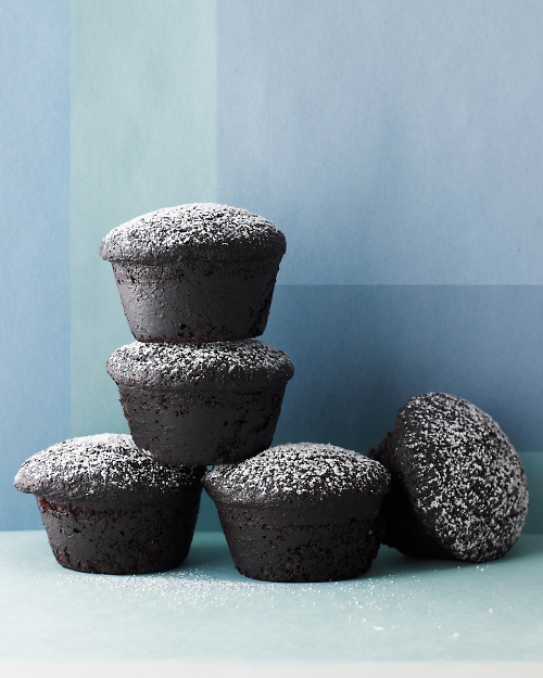 peanut-butter-filled-cupcakes