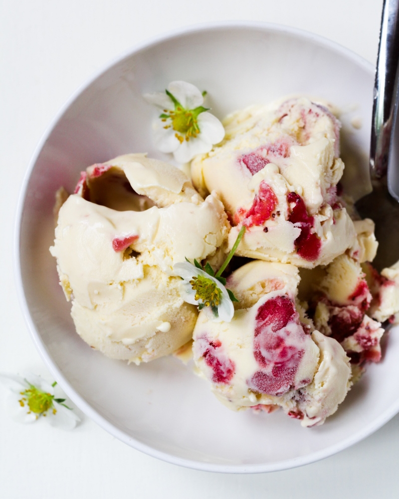 Strawberry sour cream ice cream