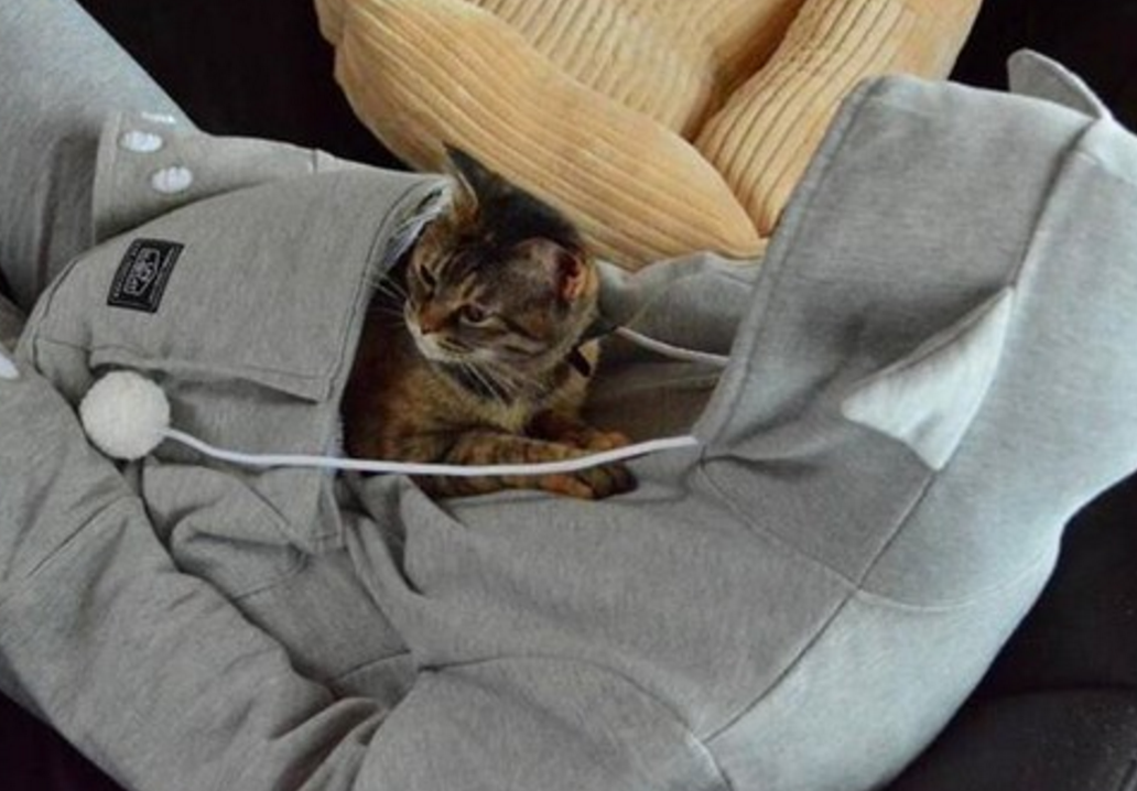 mewgaroo pet hoodie