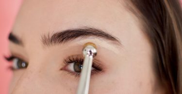 You need to try this eyebrow concealer trick